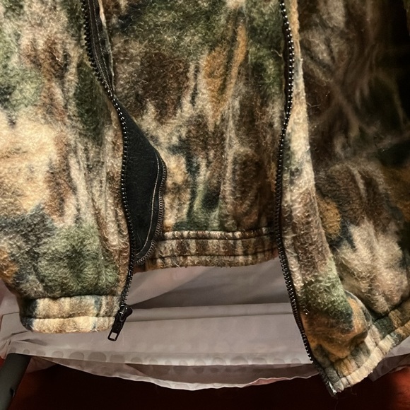 Alaska Wear Unisex Camo-Pattern/Color Fleece Full Zipper Top - Picture 3 of 6